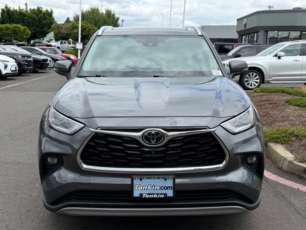 Used 2022 Magnetic Gray Metallic Toyota Platinum image 3
