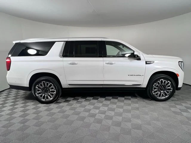 Used 2023 White GMC Denali Ultimate image 8