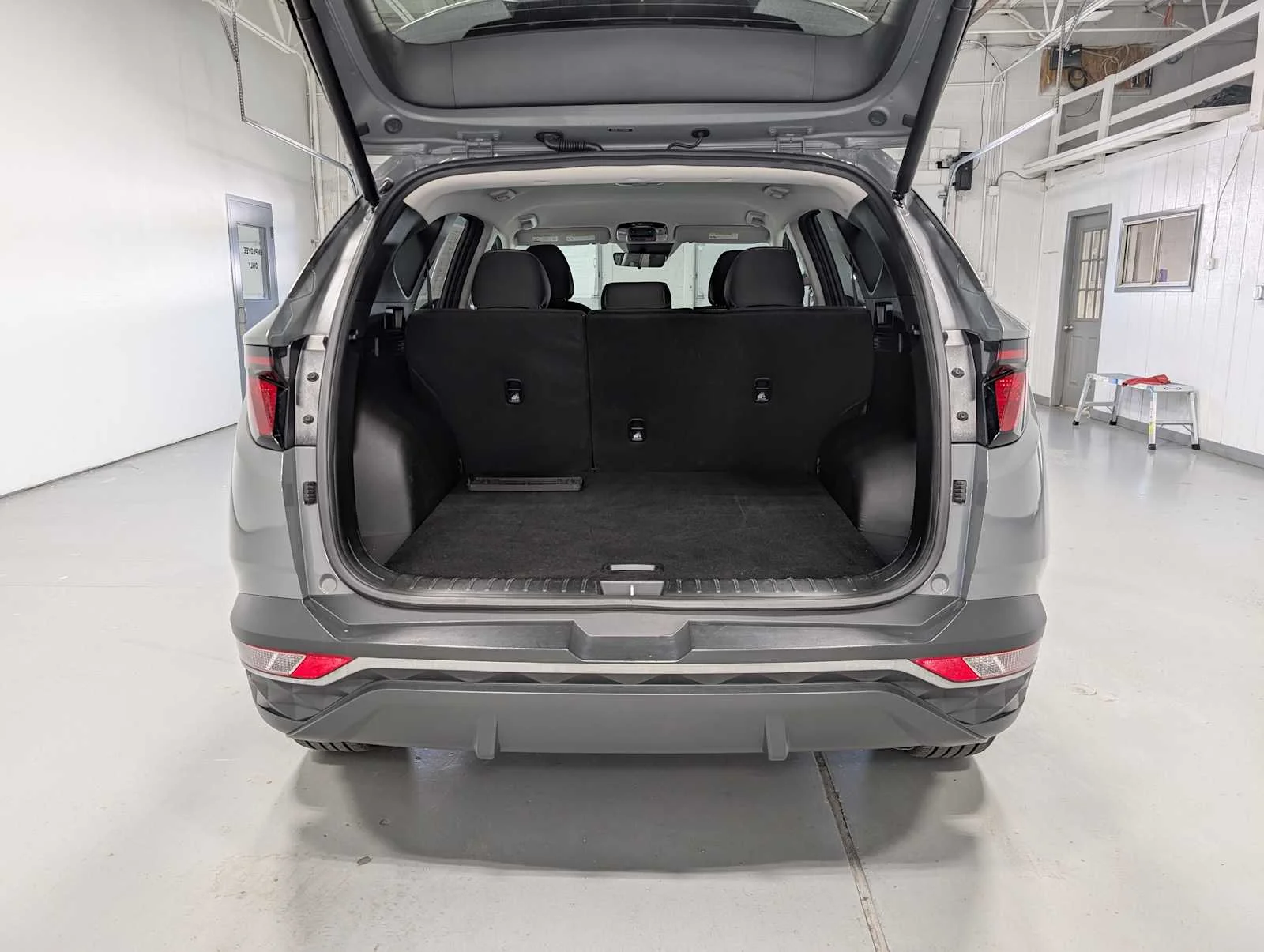 Used 2024 Hampton Gray Hyundai SEL image 39