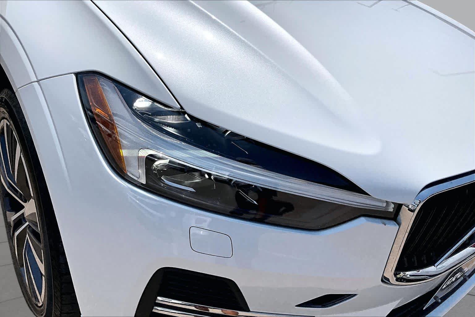 Used 2022  Volvo Momentum image 28