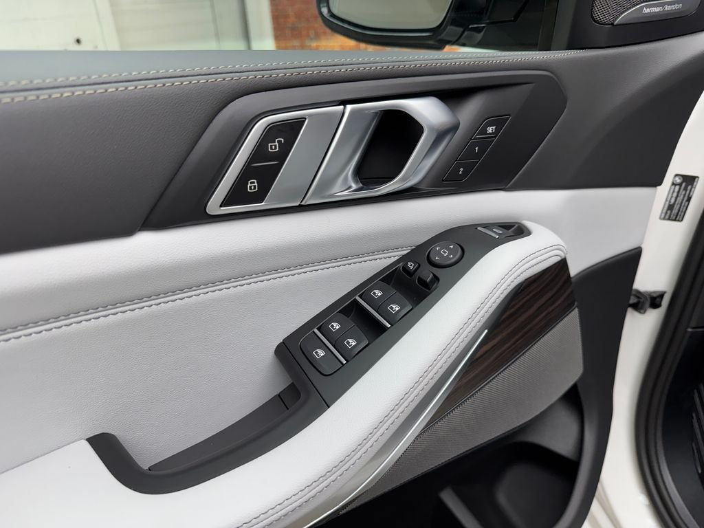New 2026 White BMW xDrive40i image 11