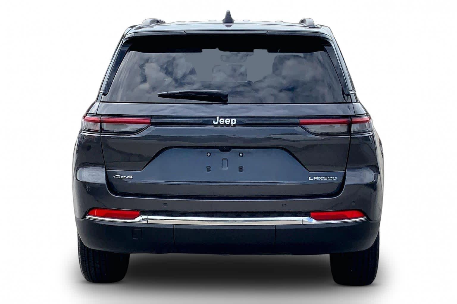 Used 2024 Baltic Gray Metallic Clearcoat Jeep Laredo X image 4