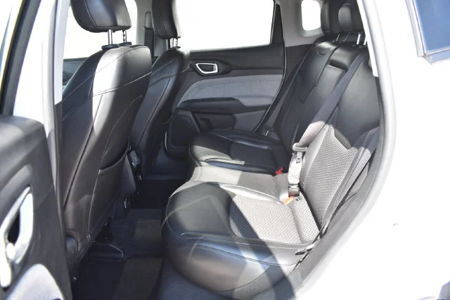 Used 2022 White Jeep Latitude image 13