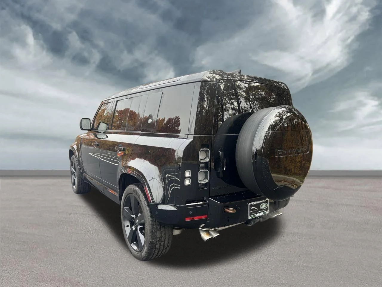 Certified Used 2024 Santorini Black Metallic Land Rover V8 image 3