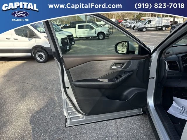 Used 2022 Silver Nissan SV image 19