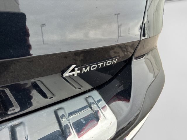 Certified Used 2023 Deep Black Volkswagen 1.5T SEL image 3