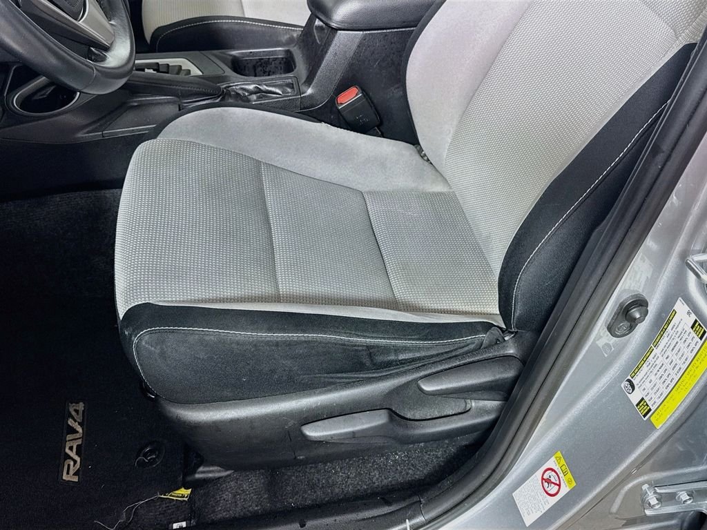 Used 2016 Silver Sky Metallic Toyota XLE image 18