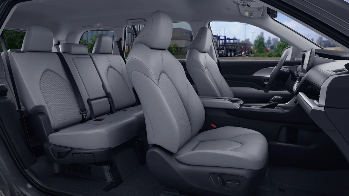 New 2026 Wind Chill Pearl Toyota Hybrid XLE image 20