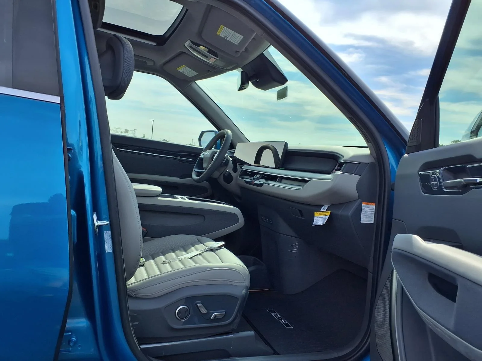 New 2026 Ocean Blue Kia Land image 17