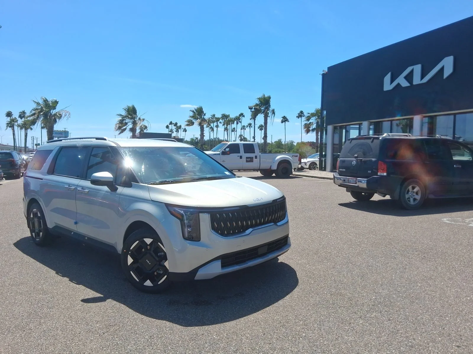 2026 Kia Sedona EX's photo