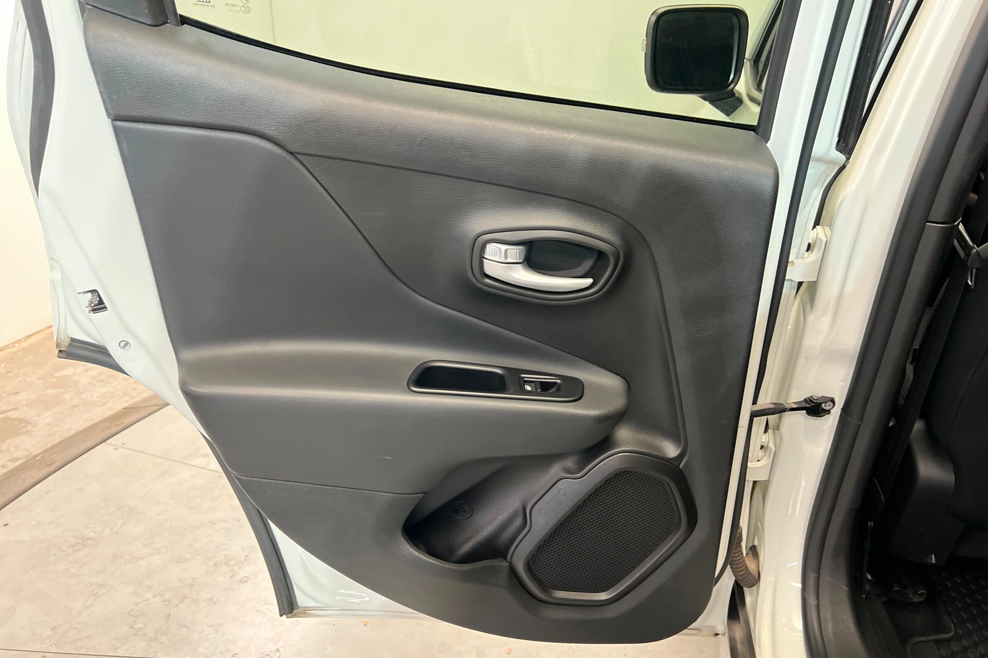 Used 2023 Alpine White Clearcoat Jeep Upland image 19