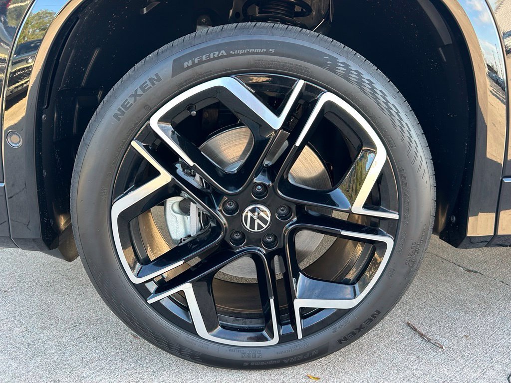 New 2026 Black Volkswagen SEL R-Line Turbo image 33