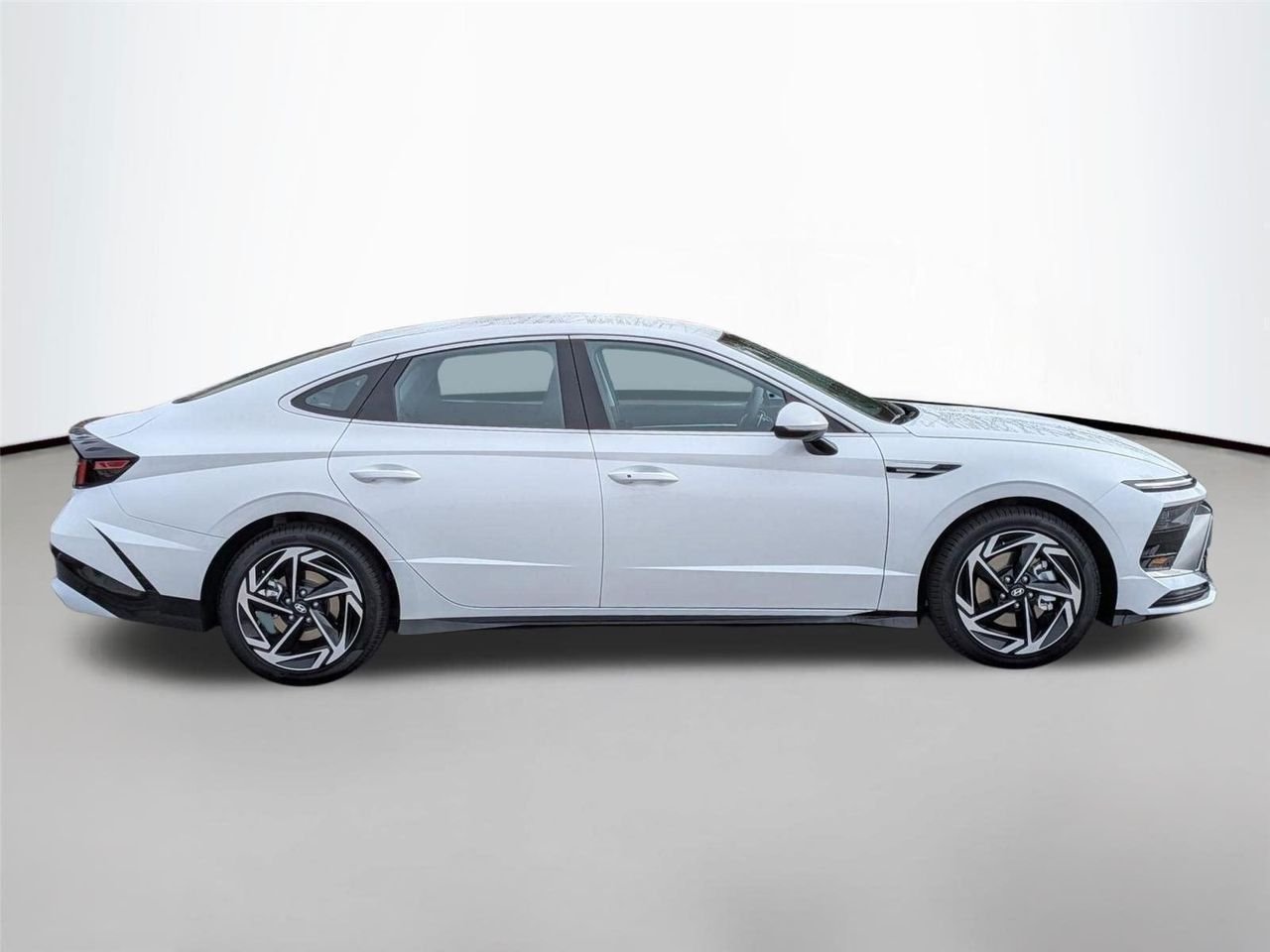 New 2026 Serenity White Hyundai SEL Sport image 4