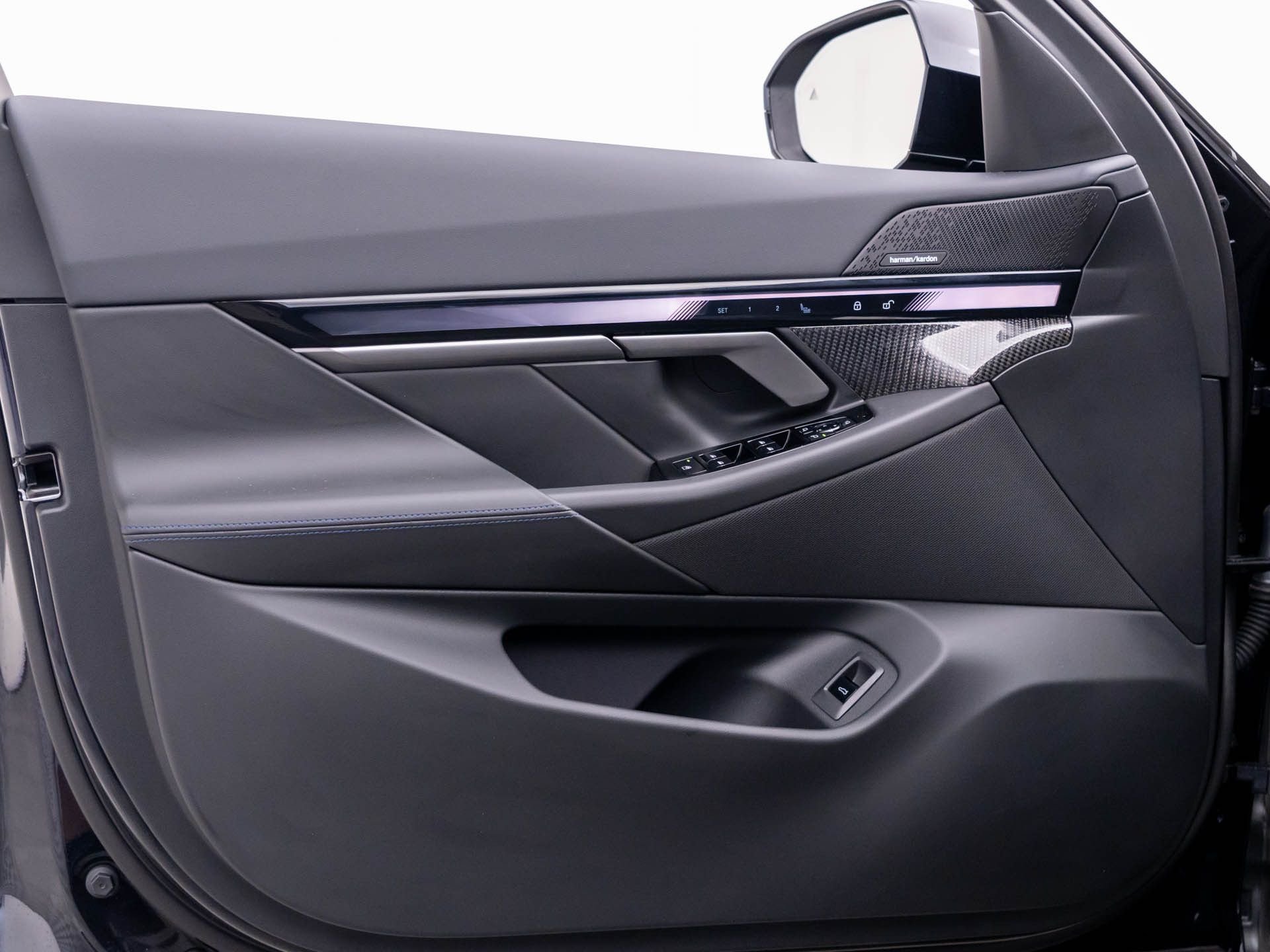 New 2027 Carbon Black Metallic BMW 530i xDrive image 13
