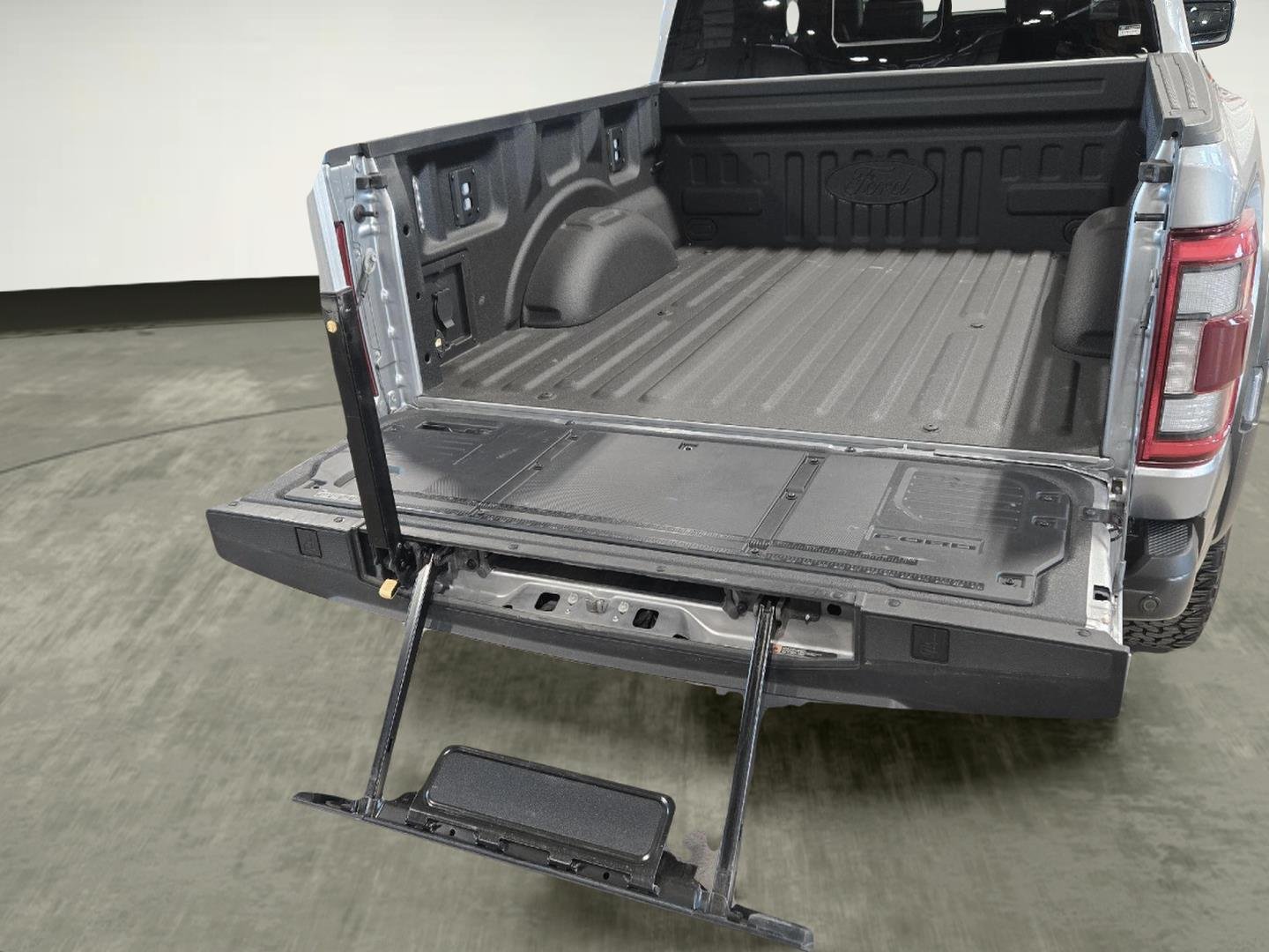 Used 2023 Iconic Silver Ford Raptor image 11