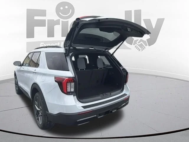 New 2026 Space White Metallic Ford ST-Line image 57