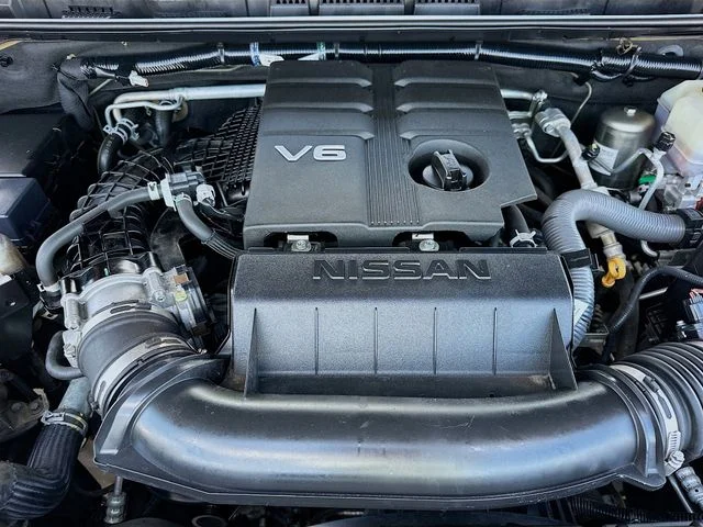 Used 2022 Gray Nissan SV image 27