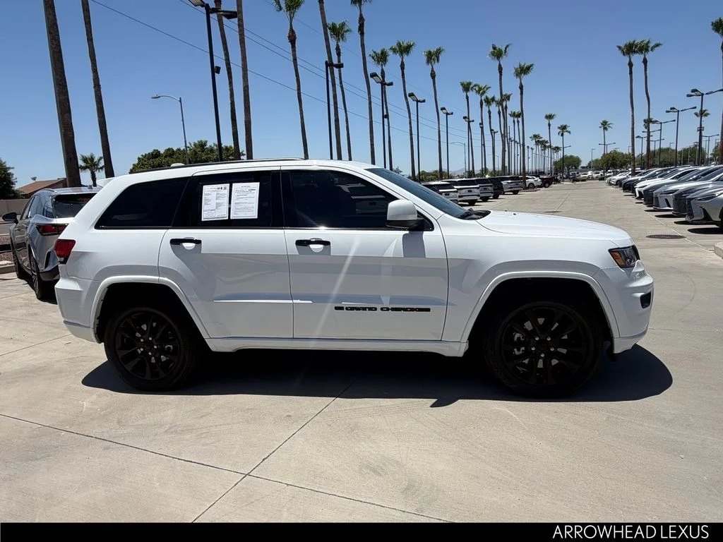 Used 2022 White Jeep Laredo X image 7
