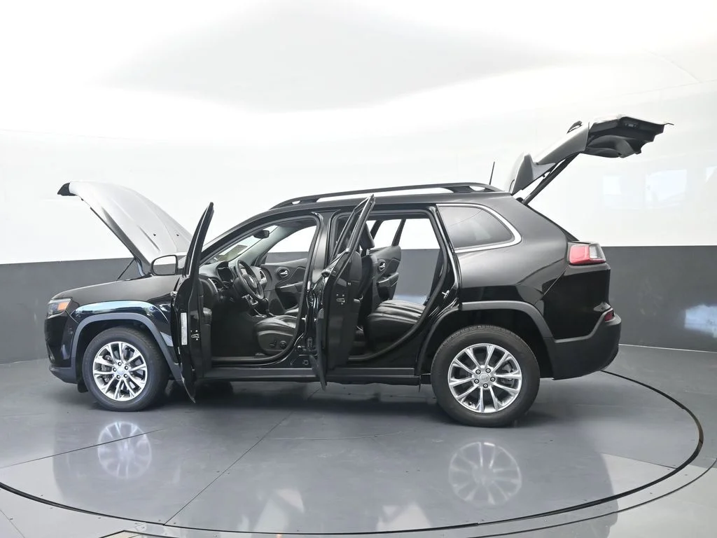 Used 2022 Diamond Black Crystal Pearlcoat Jeep Latitude Lux image 69