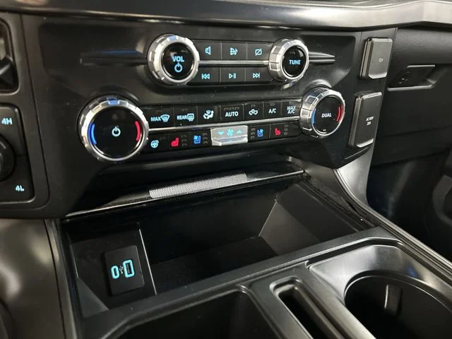 Used 2024  Ford Lariat image 19