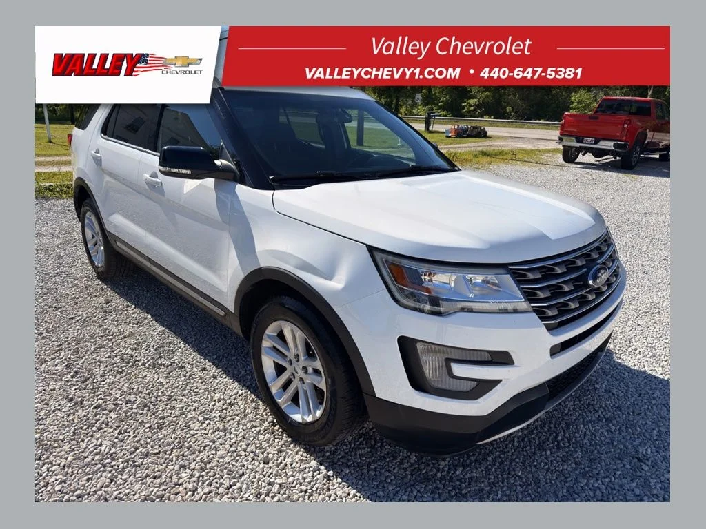 Used 2017 White Ford XLT image 1