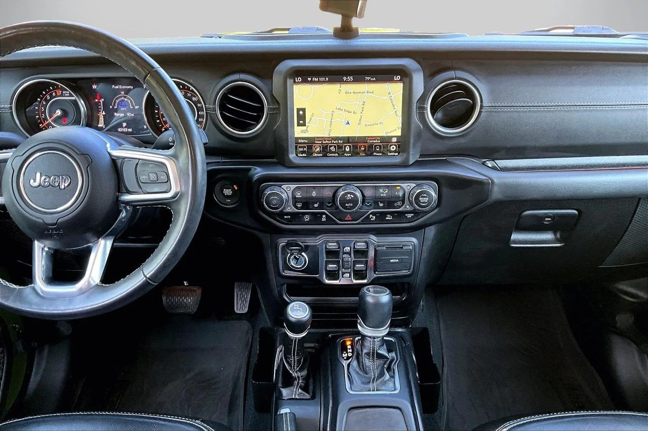 Used 2022 Green Jeep Overland image 12