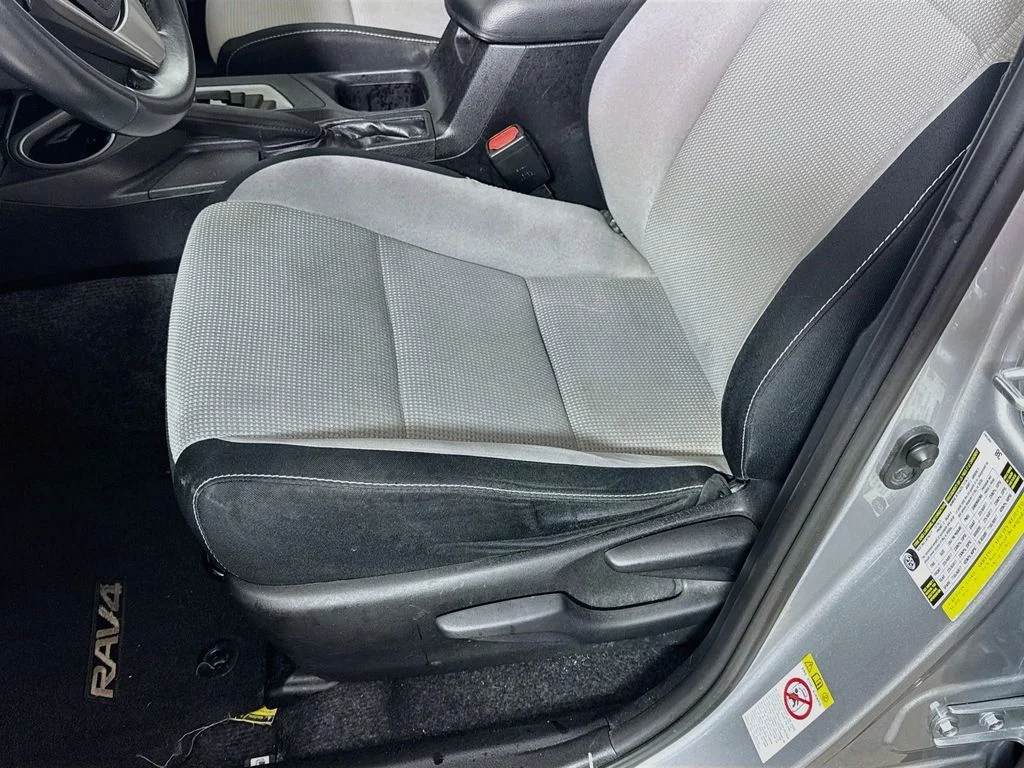 Used 2016 Silver Sky Metallic Toyota XLE image 18