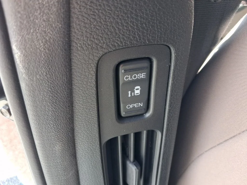 Used 2019  Honda EX image 21