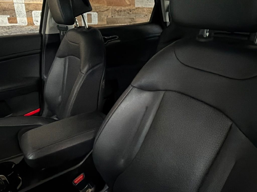 Used 2025 Gray Kia SX image 9