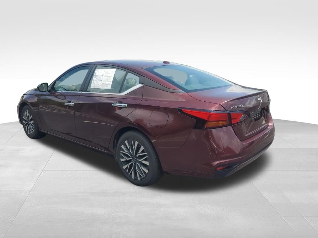 Used 2024 Red Nissan 2.5 SV image 3