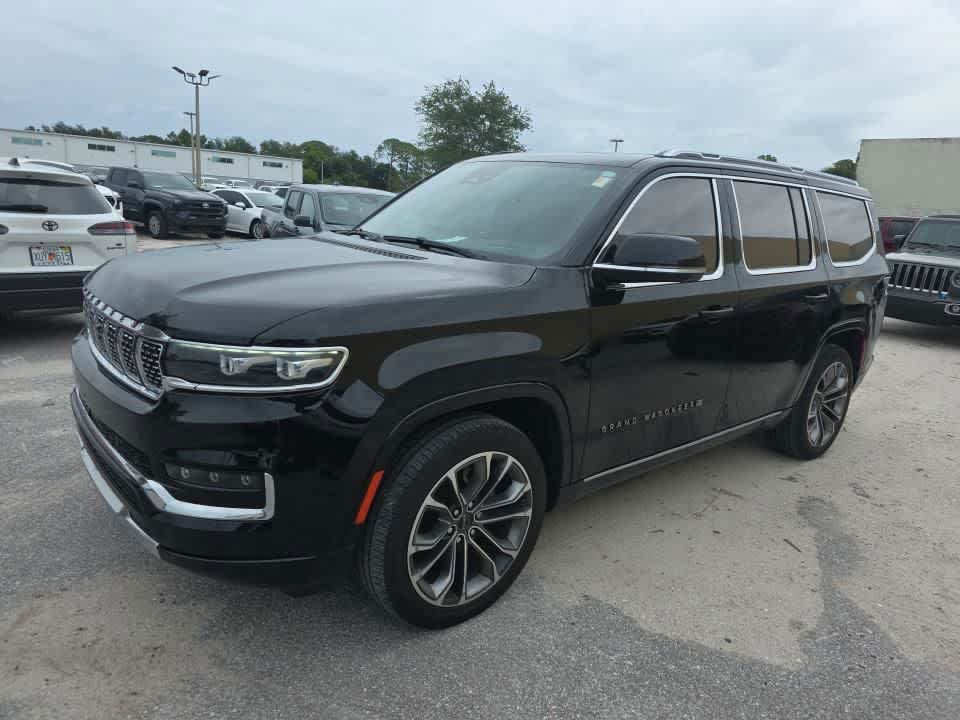 Used 2023 Diamond Black Crystal Pearlcoat Jeep Series III image 2