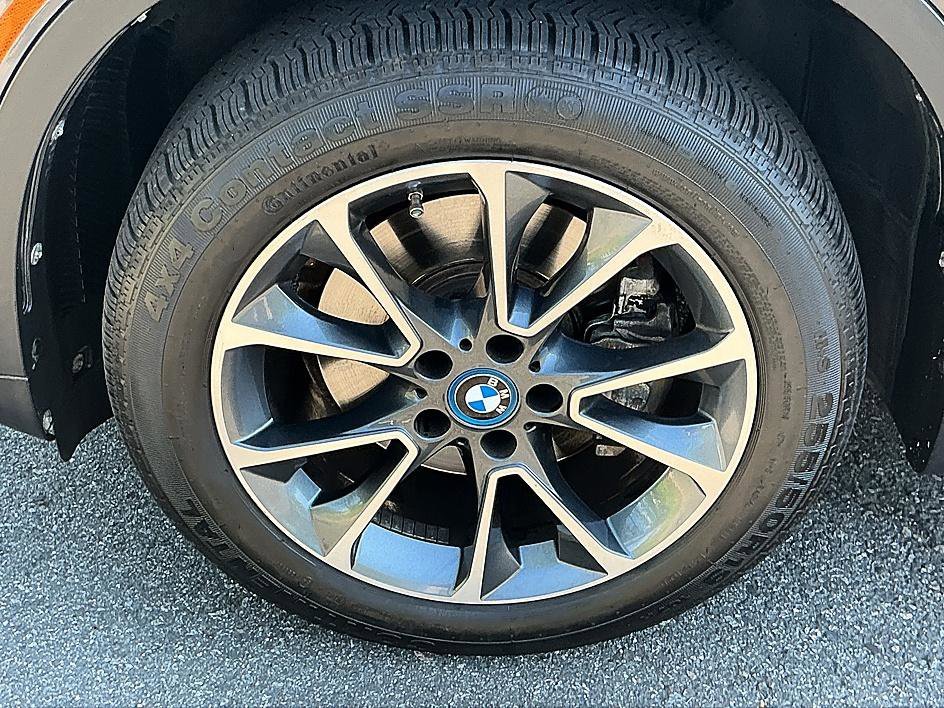 Used 2018 Dark Graphite Metallic BMW xDrive40e iPerformance image 8