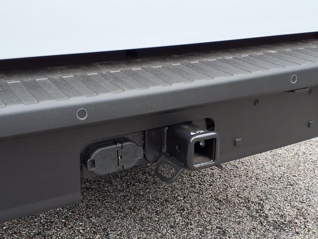 New 2026 Oxford White Ford XLT image 6