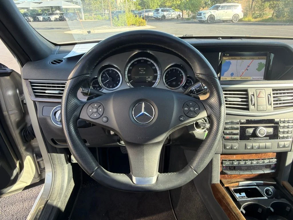 Used 2010  Mercedes-Benz E 550 image 13