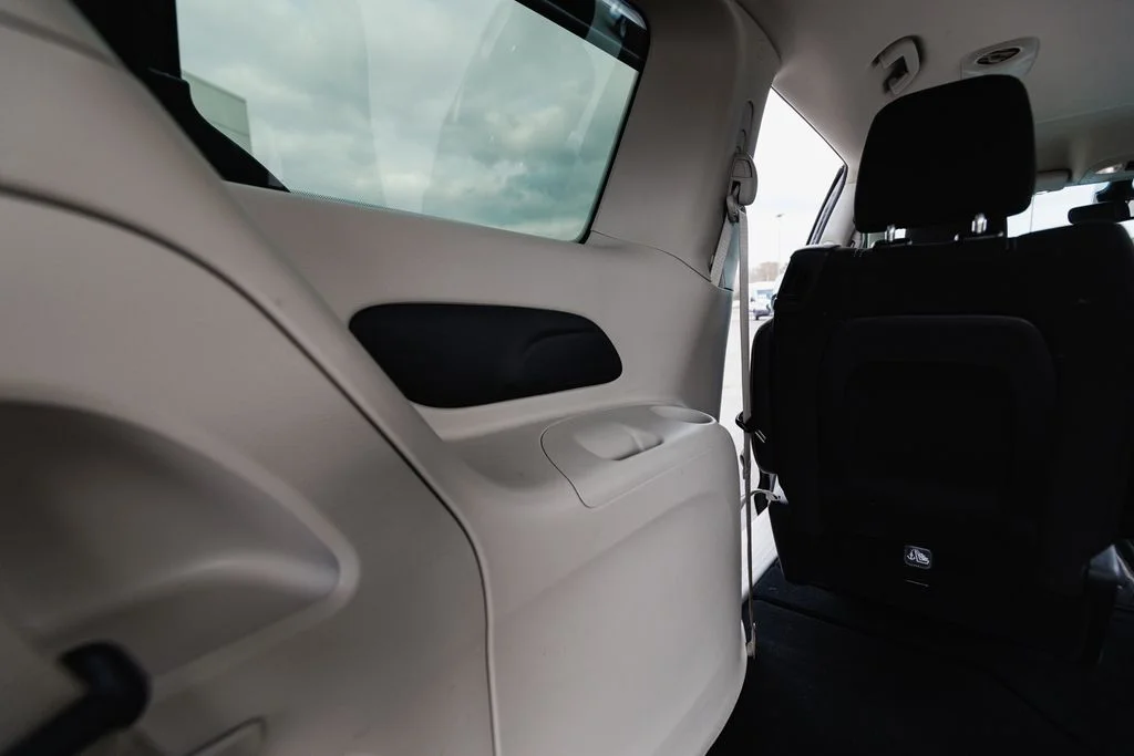 Used 2023 Gray Chrysler LX image 10