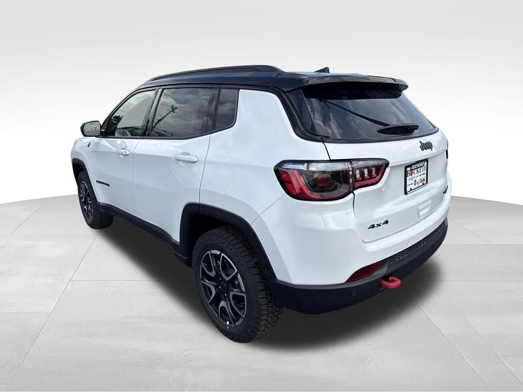 New 2026 Bright White Clear-Coat Exterior Paint Jeep Trailhawk image 5
