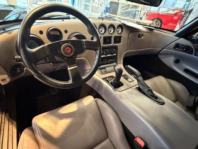 Used 1994 Black Dodge RT/10 image 23