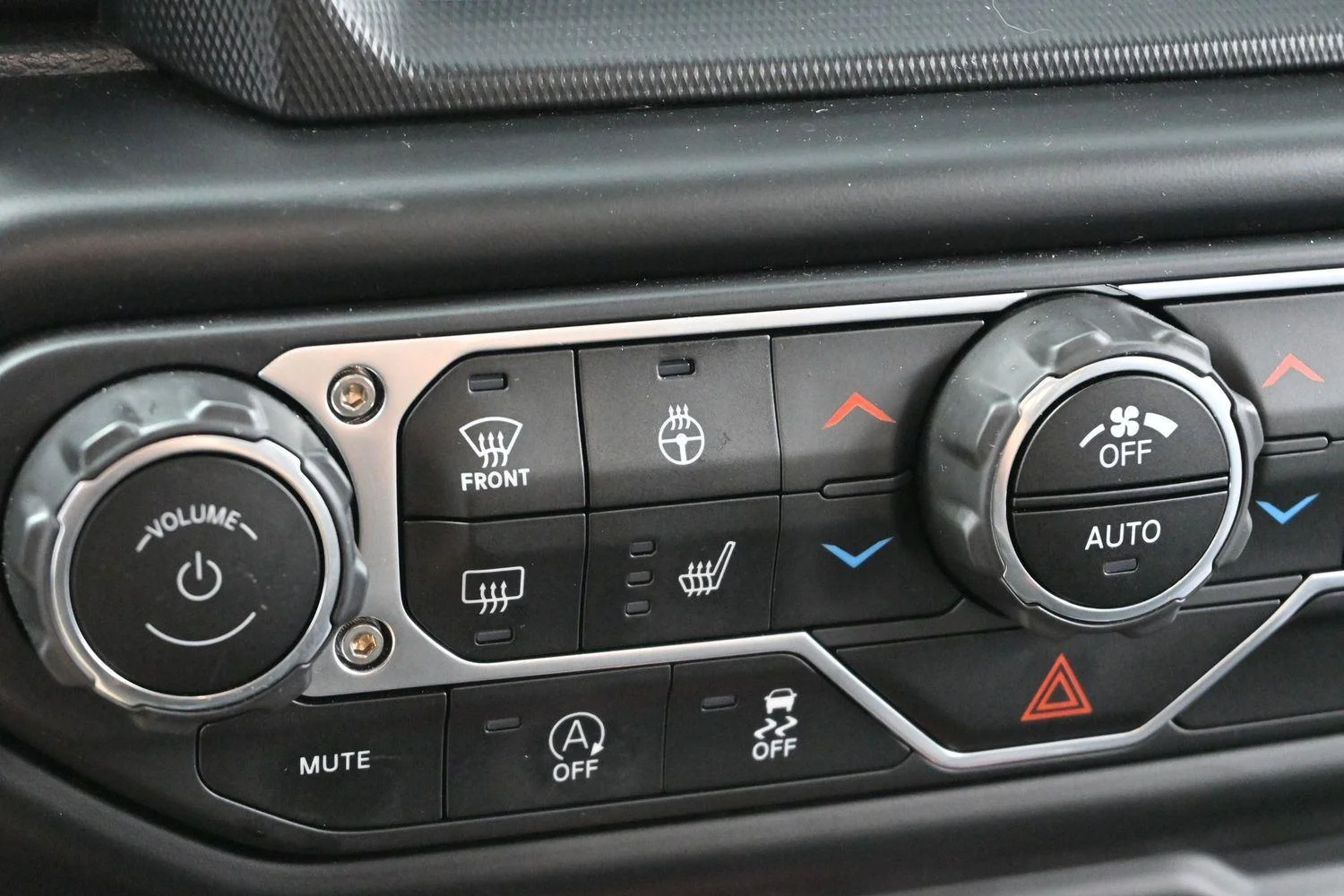 Used 2022 Sting-Gray Clearcoat Jeep Overland image 22