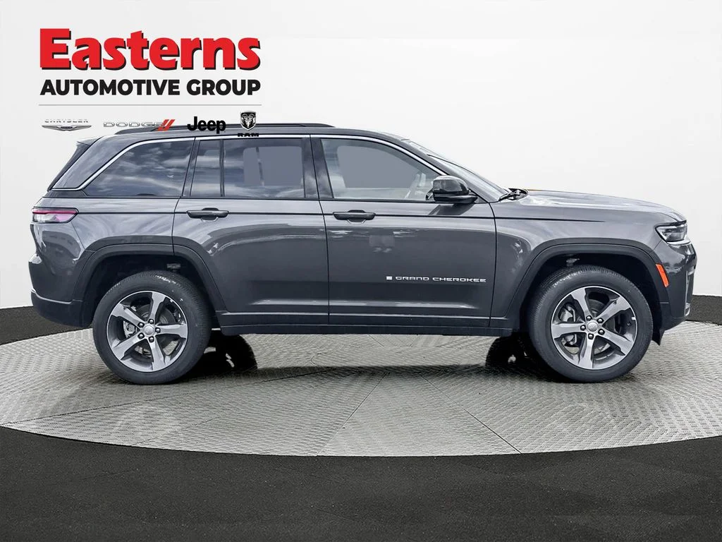 New 2026 Baltic Gray Metallic Clear-Coat Exterior Paint Jeep Limited image 6