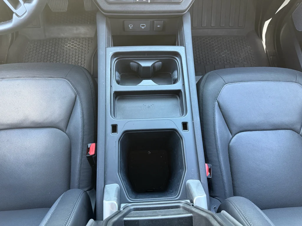 Used 2023  Land Rover X-Dynamic SE image 16