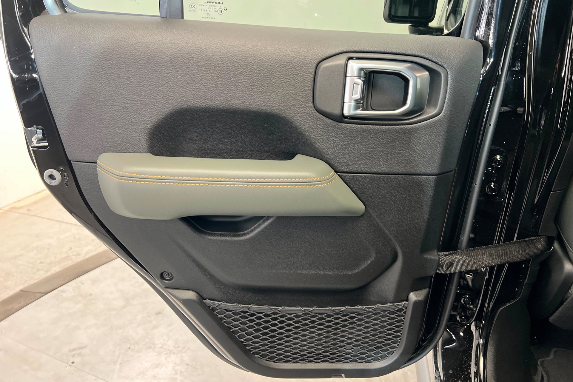New 2026 Black Clear-Coat Exterior Paint Jeep Mojave image 19
