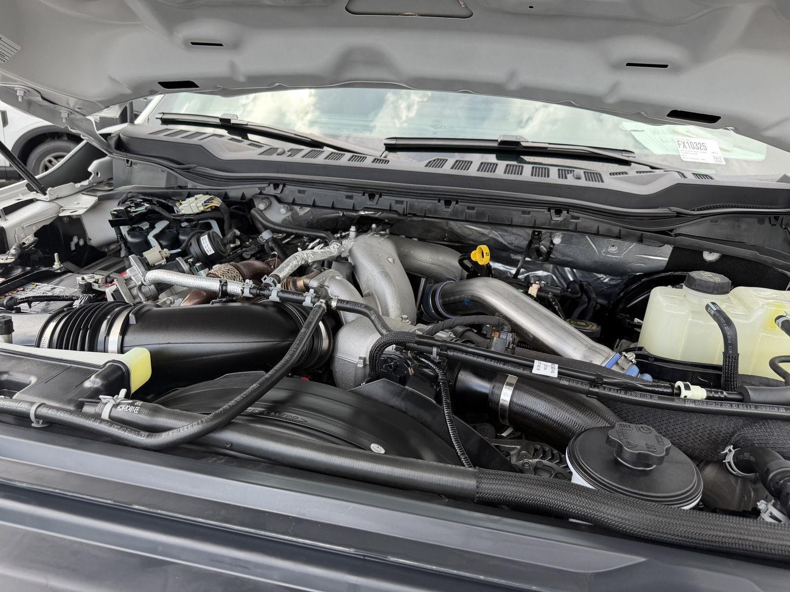 Used 2025 Oxford White Ford XLT image 30