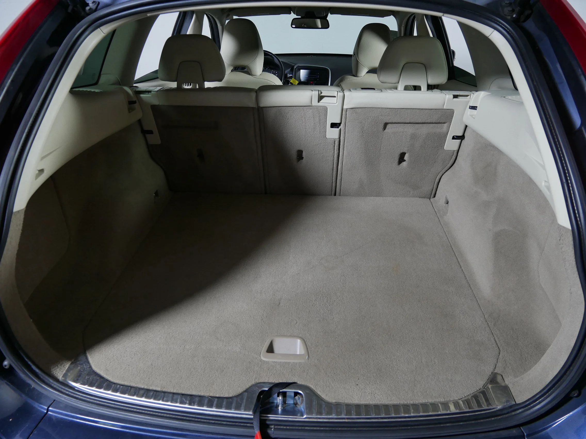 Used 2015 Caspian Blue Metallic Volvo T6 image 18