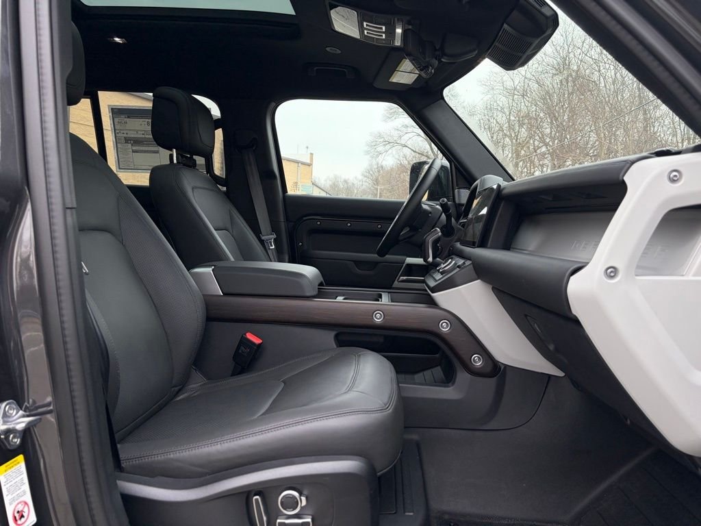 Used 2024 Gray Land Rover S image 18