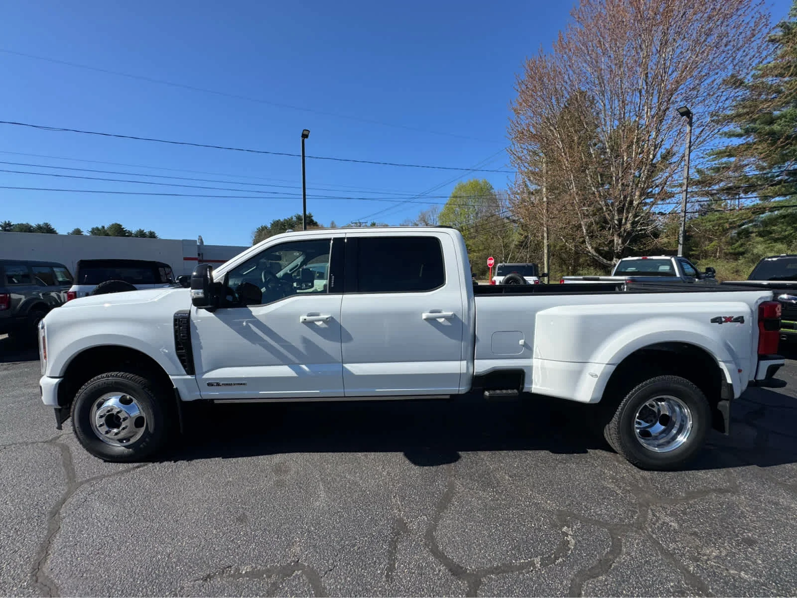 New 2026 Star White Metallic Tri-Coat Ford Platinum image 2