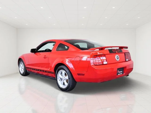 Used 2005 Red Ford V6 Deluxe image 4