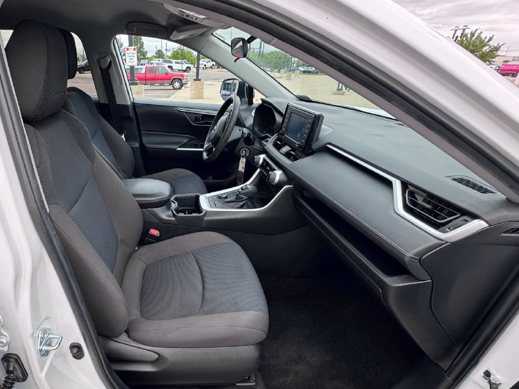 Used 2022 White Toyota LE image 37