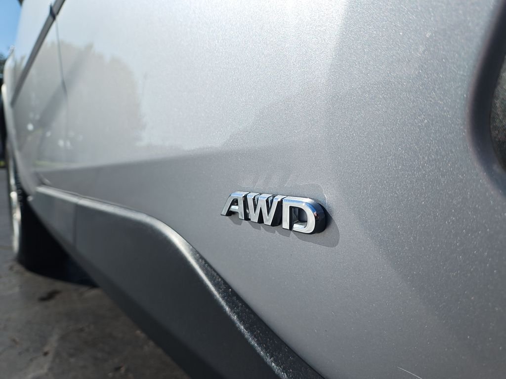 Used 2021 Silver Toyota XLE image 27