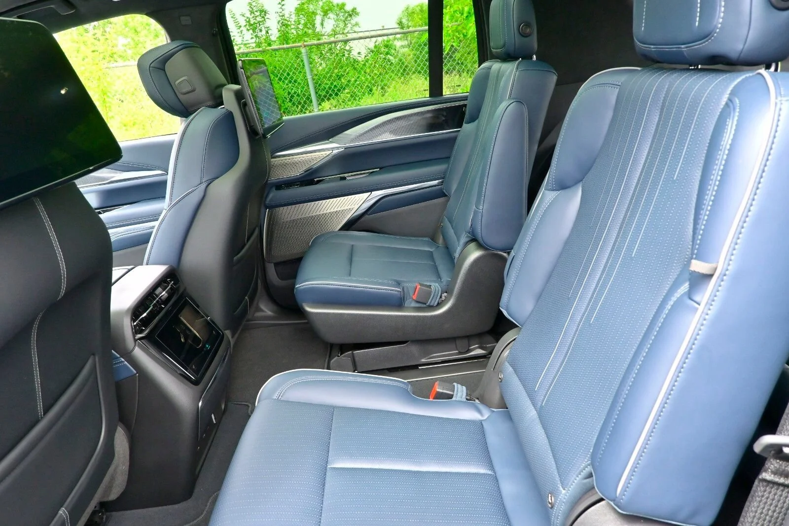 2026 Cadillac Escalade IQL Premium Sport - Photo 33