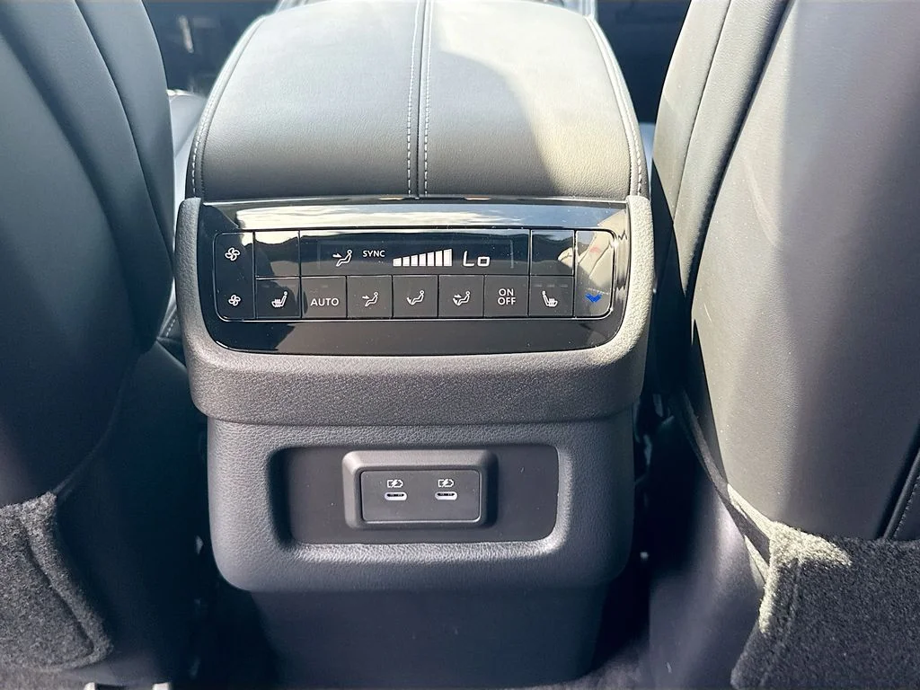 New 2027 RADIANT WHITE INFINITI Luxe FWD image 27
